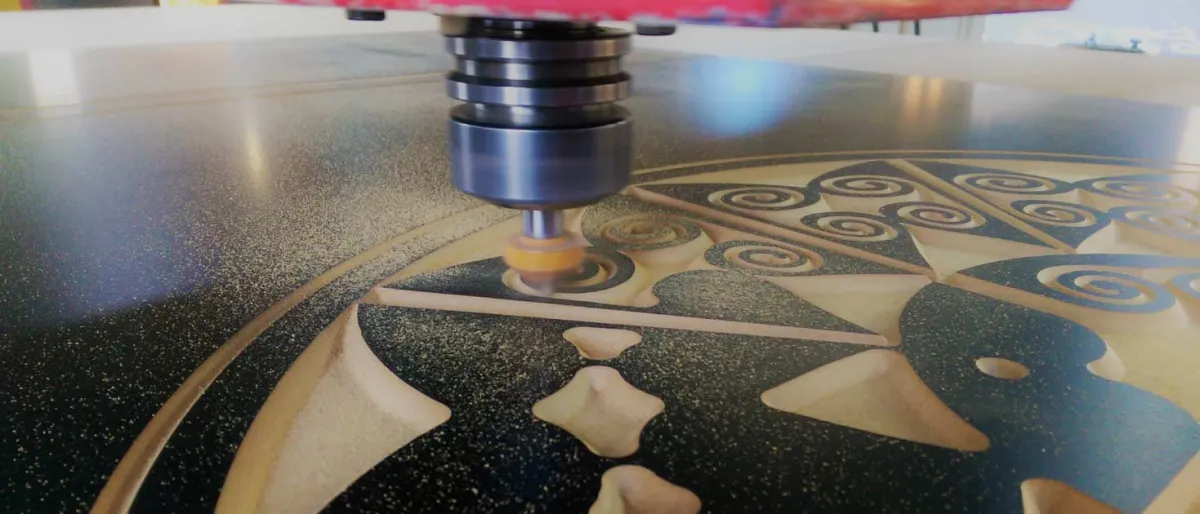 Etiquetas de Meias de Madeira Gravadas em CNC